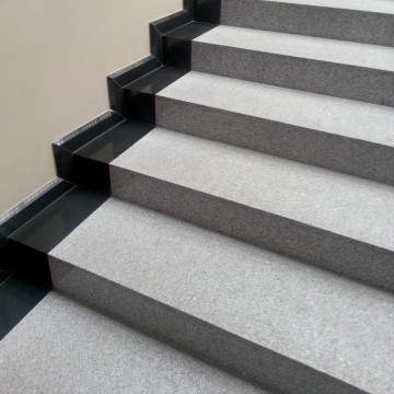 Stopień kamienny granit Gray płomieniowany 150x33x3 cm